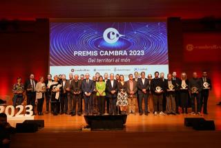 Foto de grup dels guardonats i guardonades als Premis Cambra 2023