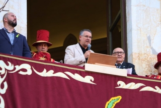 L&#039;alcalde de Tarragona, Pau Ricomà, i del pregoner Eduard Boada, durant el pregó de Santa Tecla al balcó principal de l&#039;Ajuntament