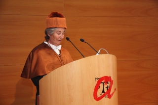 Bettina Kadner, durant el seu discurs d&#039;investidura com a Doctora Honoris Causa per la URV