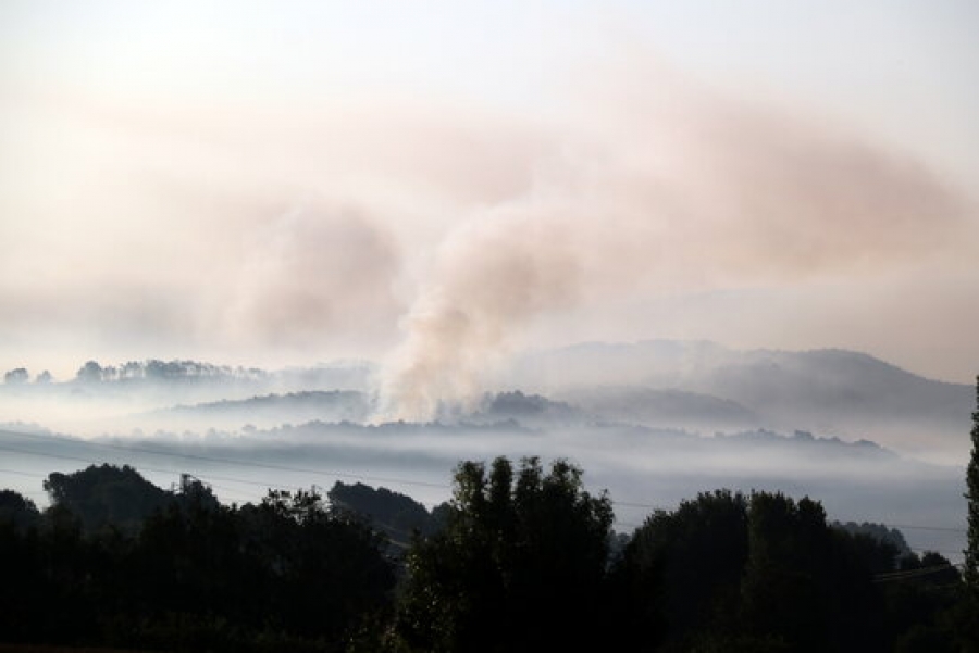 Imatge d&#039;una columna de fum en l&#039;incendi de Santa Coloma de Queralt que ja ha cremat unes 1.100 ha, el 25 de juliol de 2021