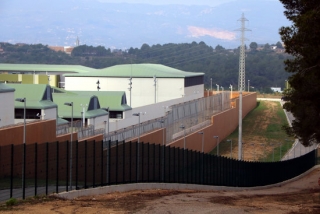 Imatge de franges i vies perimetrals del centre penitenciari de Mas d&#039;Enric, que està envoltat de forest