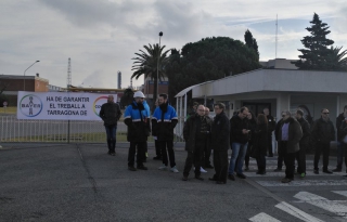 Protesta ahir dels treballadors a la porta del complex de Covestro a la Canonja