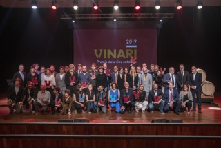 Foto de família dels guardonats de l&#039;edició del 2019 dels Premis Vinari, celebrada a Vilafranca del Penedès, l&#039;11 d&#039;octubre del 2019