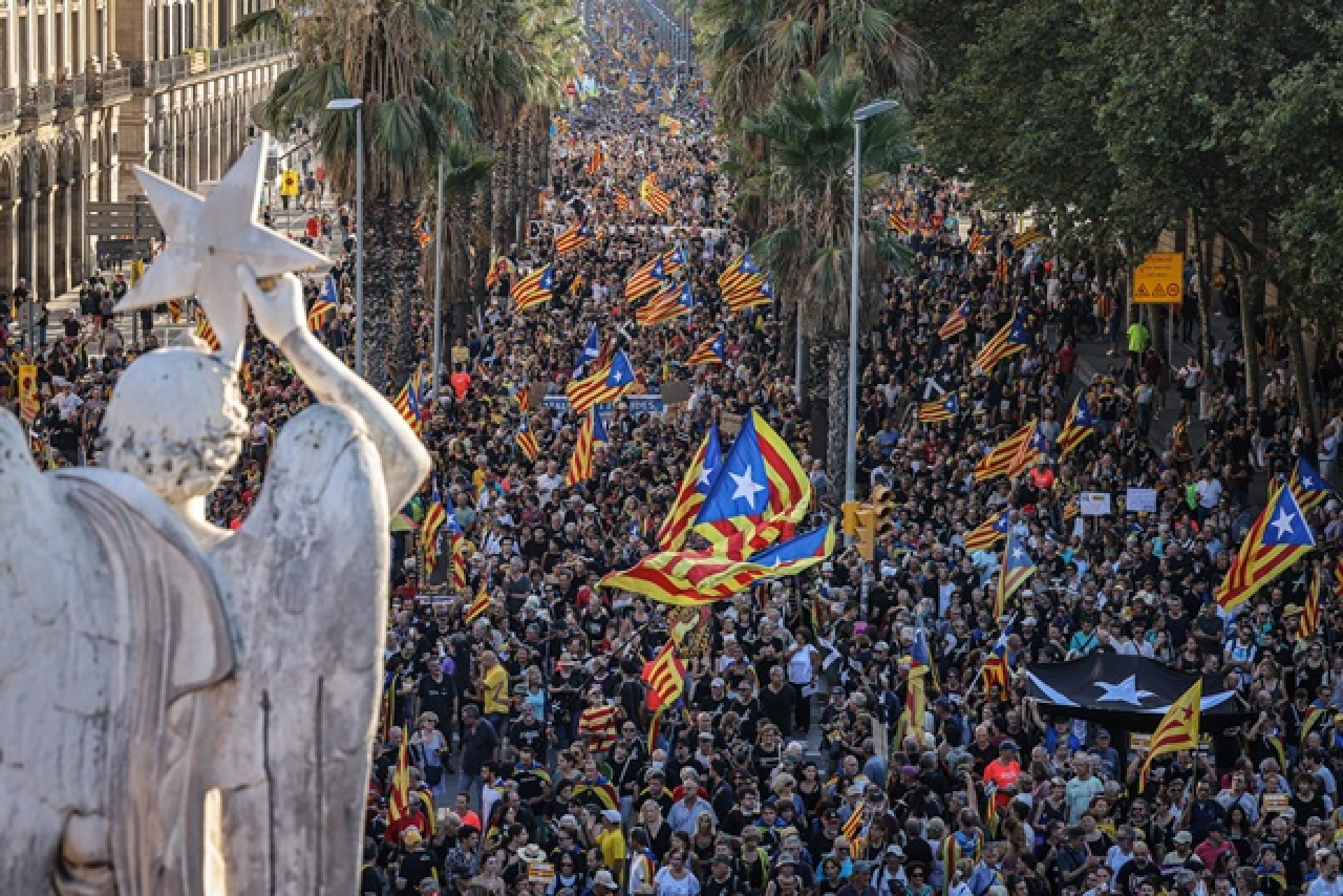 Milers de manifestants al final del recorregut de la mobilització de l&#039;ANC per la Diada a Barcelona