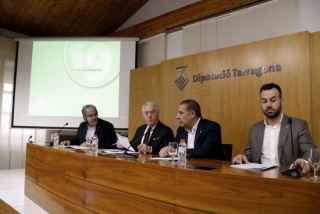 El president de la Diputació de Tarragona, Josep Poblet, acompanyat dels diputats Joaquim Nin, Josep Masdeu i Lluís Soler durant la presentació del pressupost pel 2019