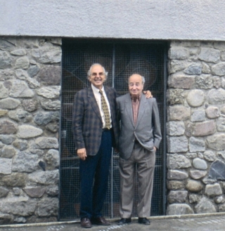 L&#039;exposició recorda l’amistat entre el pintor montblanquí Maties Palau Ferré (a la dreta) i l’arquitecte sarralenc Josep Puig Torné (a l&#039;esquerra). Imatge del 1995