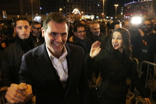 El president de Cs, Albert Rivera, i la candidata de Cs, Inés Arrimadas, arriben a la plaça Espanya després de conèixer els resultats electorals del 21D