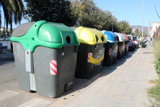 Una illa de contenidors de recollida selectiva del Vendrell