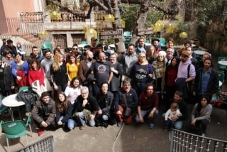 Fotografia de família amb les entitats i persones que donen suport al manifest del col·lectiu &#039;No callarem&#039;