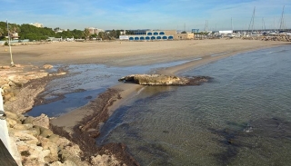 La platja de la Pelliseta de Roda de Berà va ser una de les afectades pels temporals de l&#039;hivern del 2017-2018 