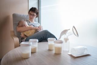 La sala de lactància facilita la reincorporació al lloc de treball perquè permet l&#039;extracció de llet després del permís de maternitat