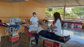 L’alcalde de Salou, Pere Granados, en una jornada de donació de sang celebrada l&#039;estiu passat