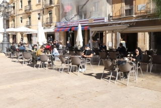 Imatge de terrasses a la plaça de la Font de Tarragona, aquest dimecres al matí, el 14 d&#039;octubre del 2020