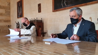 El conveni el van signar dijous, 8 d’octubre, entre l’abat, el pare Octavi Vilà i el degà del Col·legi d’Enginyers Tècnics Industrials de Tarragona (CETIT), Antoni Escarré 