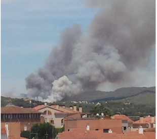 L&#039;incendi s&#039;ha declarat ben a prop de la urbanització del Castell de Montornès.