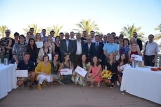 Fotografia de grup de l&#039;acte de lliurament dels Premis Empresa Tarragona Impulsa, Open Future i Explorer celebrat dimarts al Teatret del Serrallo