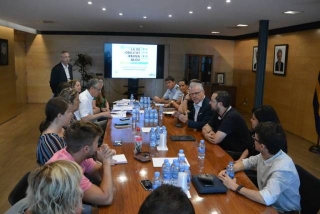 Imatge de la reunió amb l&#039;alcalde de Salou, regidors de govern i de l’oposició , tècnics municipals i responsables de la Policia Local de Salou