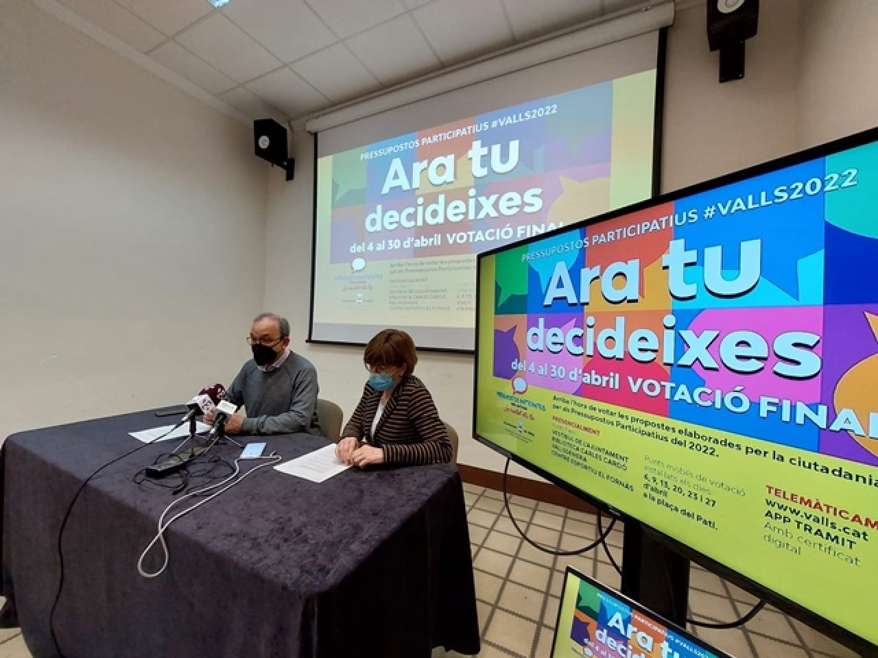 El regidor d’Acció Comunitària, Participació i Igualtat, Jordi Cartanyà, va presentar els Pressupostos Participatius 2022 acompanyat da la responsable tècnica 