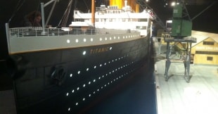 La maqueta gegant del Titanic, exposada al Refugi 1 del Moll de Costa de Tarragona.