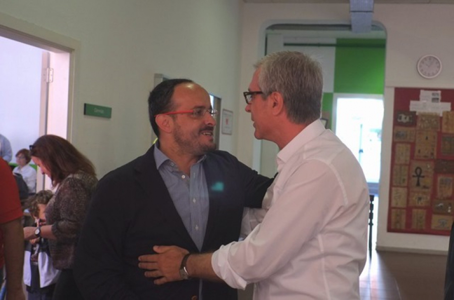 Alejandro Fernández, portaveu del PP, amb l&#039;alcalde de Tarragona, Josep Fèlix Ballesteros, en una imatge d&#039;arxiu.
