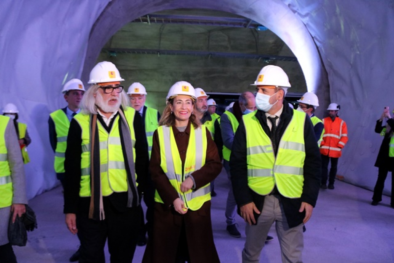 La ministra de Transports, Mobilitat i Agenda Urbana, Raquel Sánchez, en la visita a les obre del túnel del Coll de Lilla de l&#039;A-27
