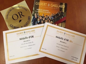 La revista francesa Gilbert &amp; Gaillard ha atorgat medalles d&#039;or als vins Petites Estones Negre 2013 i 2012.