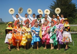 La Compañía de Música i Danza Perú Ritmos y Costumbres del Perú és un dels grups convidats