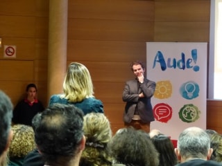 El psicòleg i educador Alfredo Hernando a la conferència que va tenir lloc al Col·legi d&#039;Advocats de Tarragona.