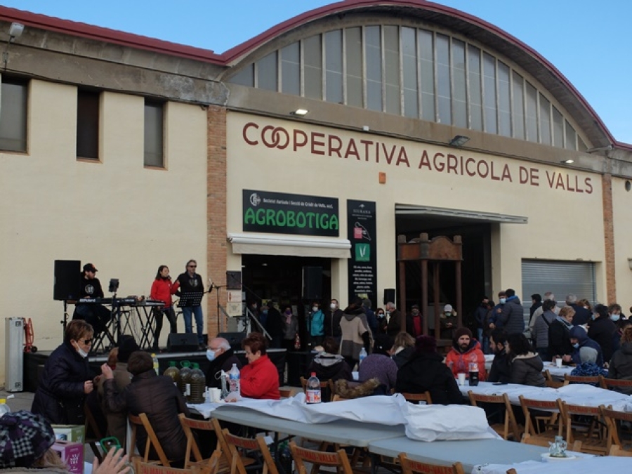 Durant el tradicional esmorzar celebrat aquest matí a la Societat Agrícola de Valls s’han servit prop de 400 racions