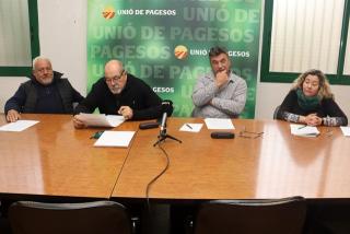 Pere Guinovart, Jaume Pedrós, Carles Vicente i Núria Brull, responsables d&#039;Unió de Pagesos, durant una roda de premsa a Reus