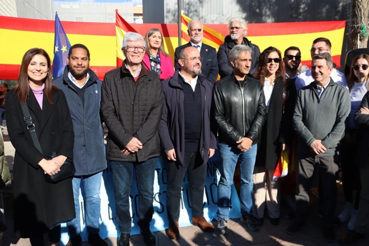 Representants de PP, Vox i Ciutadans al final de l&#039;acte de suport a la Constitució, a Tarragona