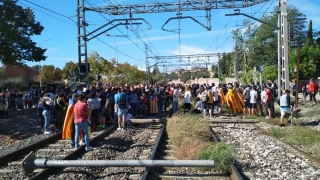 La manifestació estudiantil ha acabat amb un nou tall de les vies de tren a Reus