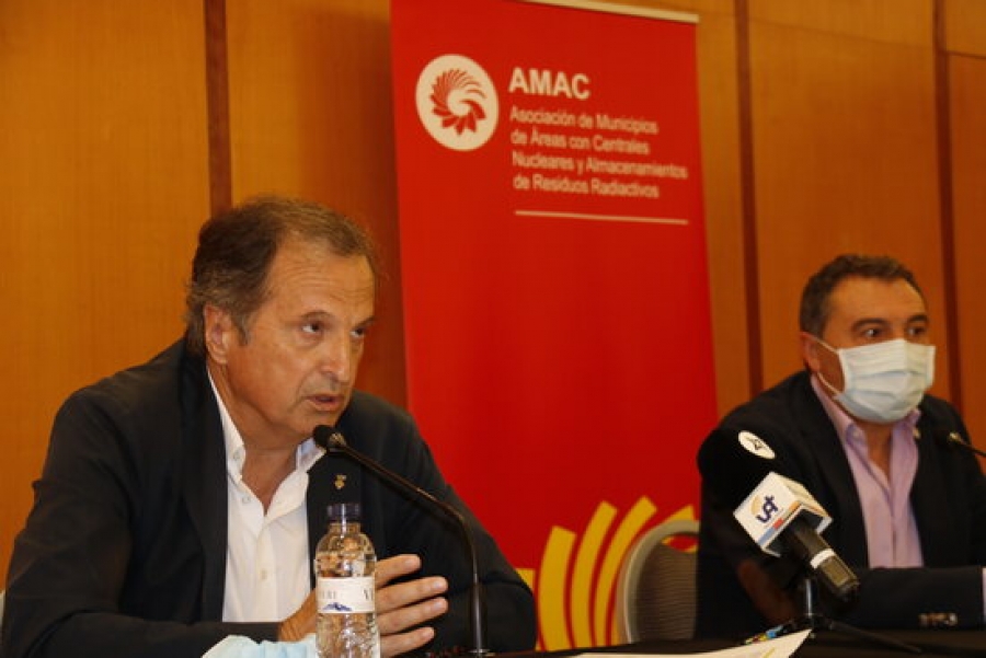 Imatge del vicepresident d&#039;AMAC i alcalde de Vandellòs i l&#039;Hospitalet de l&#039;Infant, Alfons Garcia, en roda de premsa a Tarragona, amb el president d&#039;AMAC, Juan Pedro Sánchez Yebra, al costat