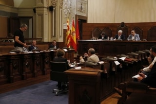 La sala de plens de la Diputació de Tarragona durant la intervenció de Pau Ricomà com a diputat protaveu d&#039;ERC