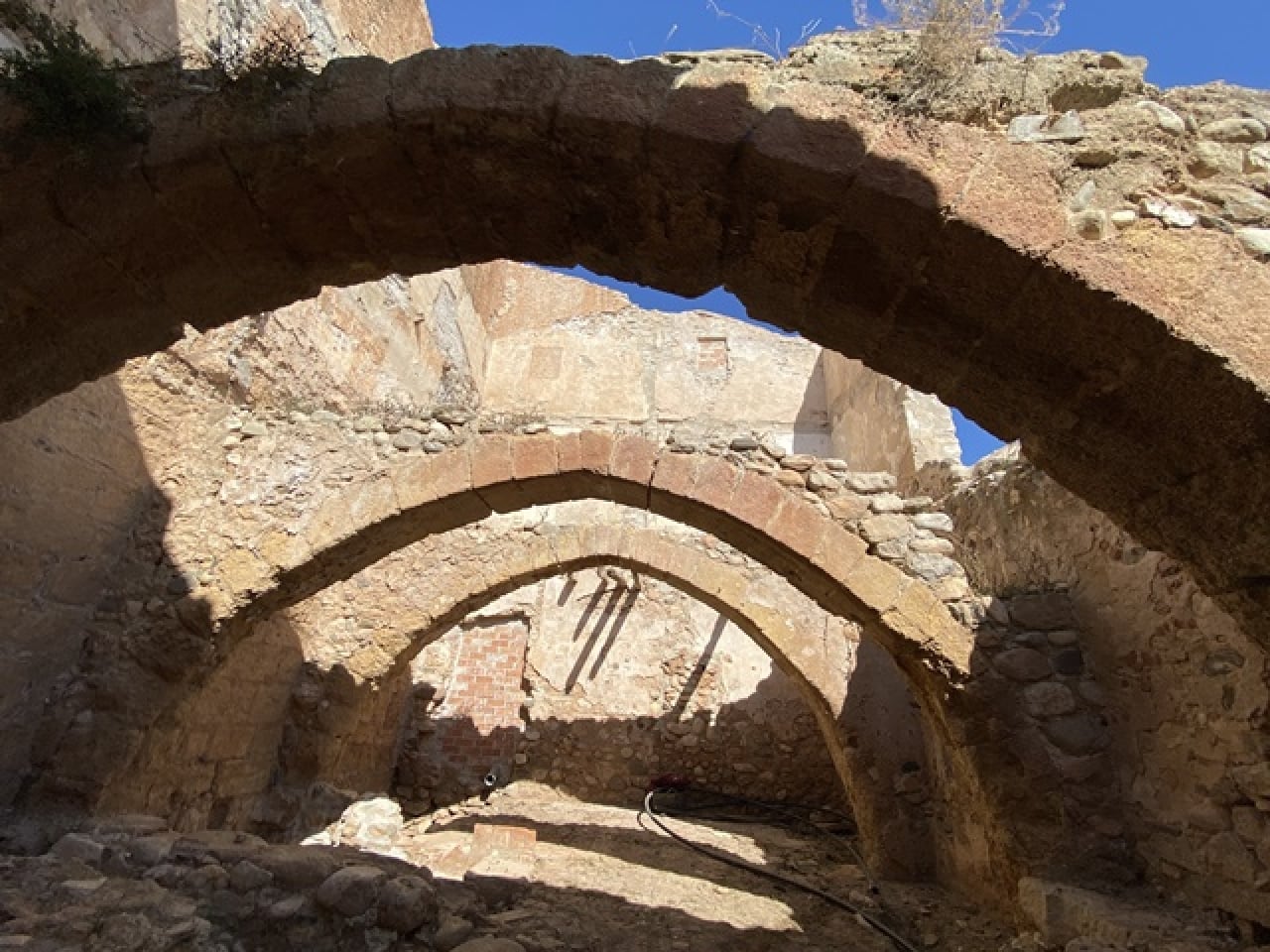 El molí de la Granja dels Frares del Morell ha estat objecte d’una intervenció arqueològica que ha permès excavar i buidar els cacaus que hi ha sota l’edifici