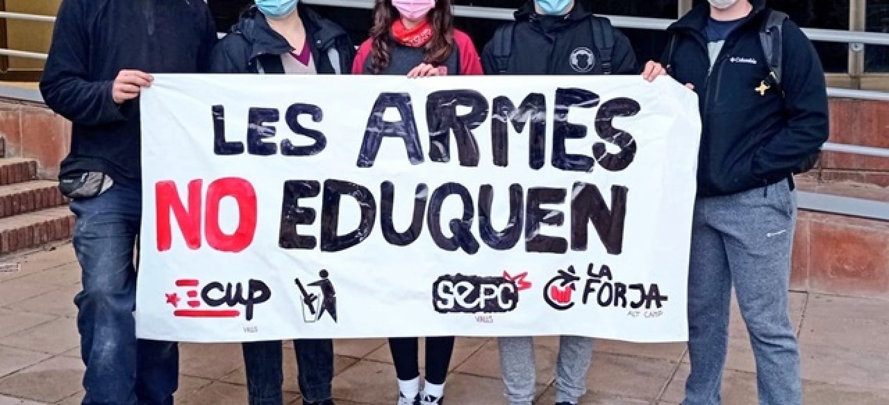 Quatre entitats de l&#039;Esquerra Independentista de Valls van mostrar el seu rebuig a la presència de l&#039;exèrcit dins de l&#039;Espai de l&#039;estudiant de Valls  