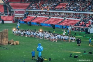 Imatge de la inauguració dels Jocs del Mediterrani, on es veuen seients buits al Nou Estadi de Tarragona