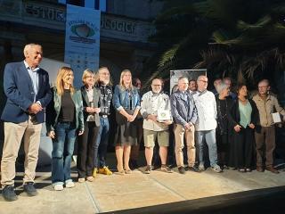 Foto de grup dels premiats i les autoritats