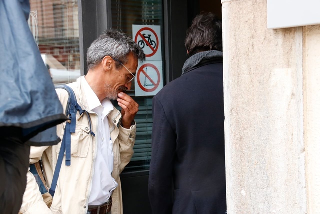 L&#039;expresident del Gepec-EdC, Andreu Escolà, a punt d&#039;entrar al Jutjat de Falset a declarar pel cas de la placa franquista robada al pantà de Riudecanyes