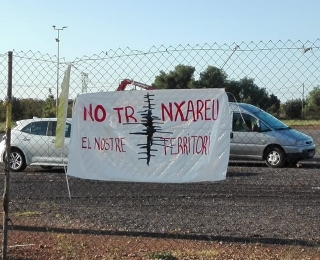 La pancarta amb el lema &quot;No trinxareu el nostre territori&quot; ha estat retirada