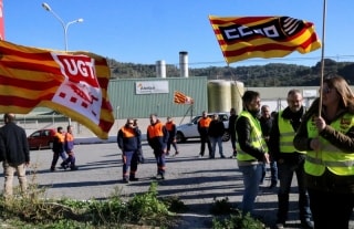 Els treballadors de la paperera van sortir ahir a defensar la viabilitat de l&#039;empresa i els seus llocs de treball