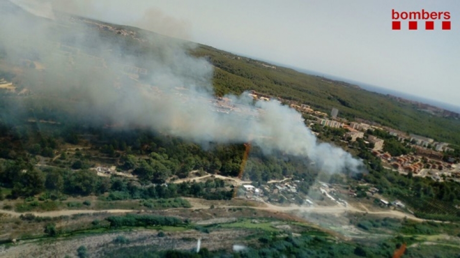 Vista aèria de l&#039;abast de l&#039;incendi proclamat a l&#039;entorn del barri de Sant Salvador, a Tarragona