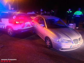 Imatge del cotxe amb el qual el detingut va fugir dels vigilants municipals de la Canonja i dels Mossos un cop va ser aturat a Altafulla