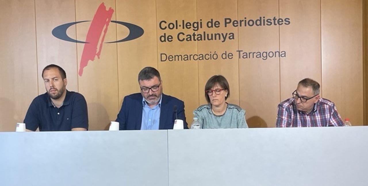 Compareixença dels regidors de Junts per Montblanc al Col·legi de Periodistes de Tarragona per explicar la sentència que obliga a la regidora &quot;trànsfuga&quot; a retornar les retribucions cobrades amb el nou equip de govern
