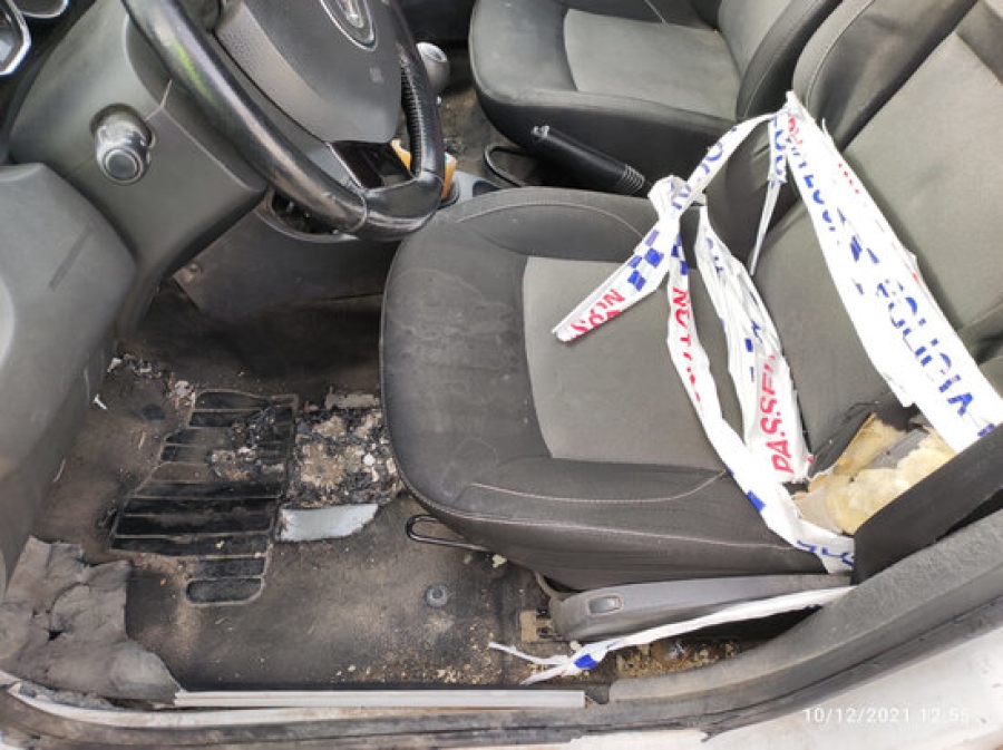 Imatge del seient malmès en un cotxe de la Policia Local de l&#039;Arboç