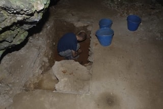Excavacions a la Cova del Cudó , a Mont-ral (Alt Camp), en una imatge d&#039;arxiu