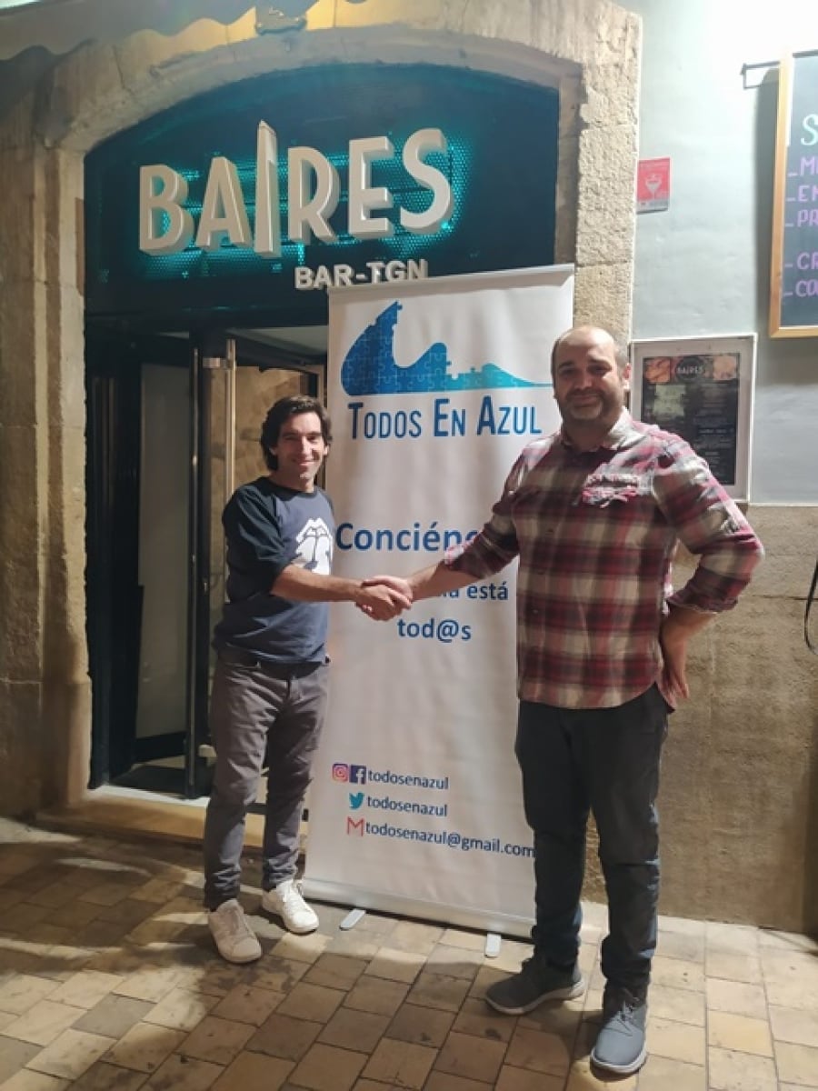 Eduardo Cenini (Baires Bar) i Juanjo Caravaca (Todos En Azul) celebren l&#039;acord de col·laboració
