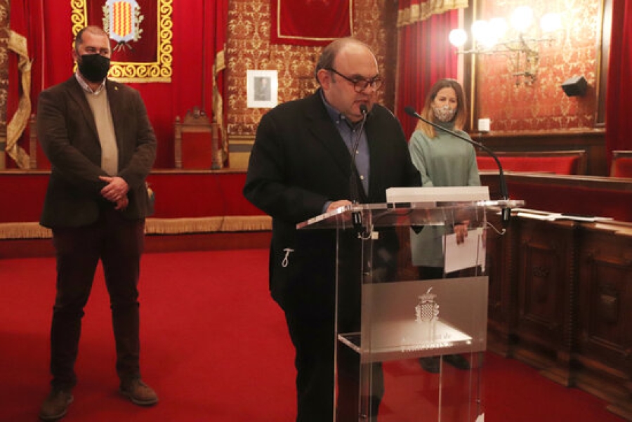 Imatge del conseller de Serveis Centrals de l&#039;Ajuntament de Tarragona, Jordi Fortuny -al centre-, amb el conseller de Territori, Xavier Puig, i la consellera de Serveis Socials, Inés Solé