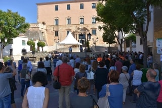 Concentració a la plaça del Castell de Torredembarra per demanar la llibertat immediata de Jordi Cuixar i Jordi Sánchez
