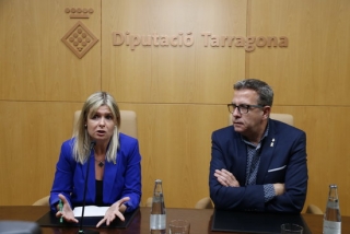 La presidenta de la Diputació de Tarragona, Noemí Llauradó, i el seu homòleg a Lleida, Joan Talarn, en roda de premsa a la institució